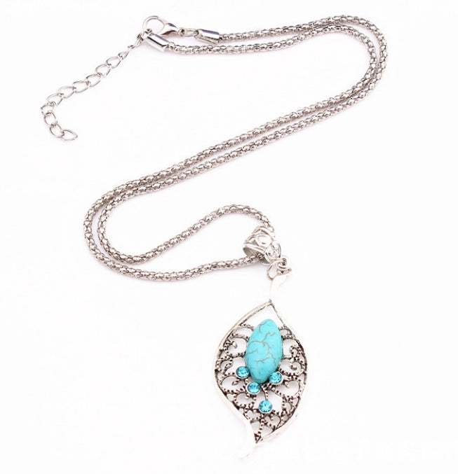 Boho Vintage Turquoise Pendant Necklace - Intricate Silver Hollow Design - Turquoise Glow